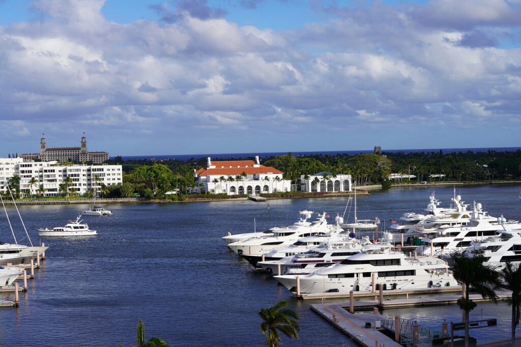 West Palm Beach is best known for its palm-lined trees, nightlife, entertainment, cultural attractions, shopping areas, and fantastic fishing spots.